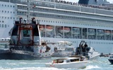 Столкновение в Венеции круизного лайнера и туристического катера попало на видео