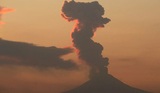 В Мексике вулкан Попокатепетль начал проявлять активность