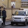 Британская полиция ведет переговоры с вооруженными мечами людьми, захватившими храм