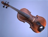 В музее покажут настоящую скрипку руководителя оркестра с "Титаника"
