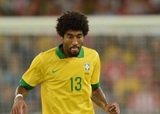 Защитник сборной Бразилии не намерен переезжать в Россию