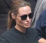 Измученная тяжелой болезнью Анджелина Джоли едет лечиться в Лондон