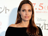 Лондонская галерея продает редкие снимки 20-летней Анджелины Джоли в стиле ню