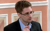 Бесприютный Сноуден попросил политическое убежище в России