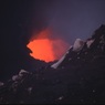 Сосиски на лаве и свадебные фото: на проснувшемся вулкане в Исландии тяжело только спасателям