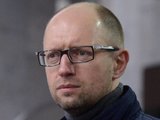 Яценюк предложил ввести визовый режим с Россией