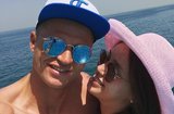 Футболист Тарасов показал нарезку кадров с женой и дочкой
