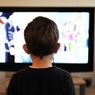 Роспотребнадзор рассказал, на каком расстоянии дети должны смотреть ТВ