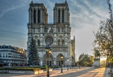 В Париже открыли площадь перед собором Нотр-Дам