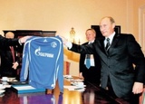 Путин пригласил немецкий футбольный клуб "Шальке" посетить Кремль
