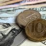 Официальный курс рубля укрепился к доллару и упал к евро