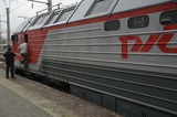 Жительница Новосибирска "заминировала" два поезда, чтобы задержать парня