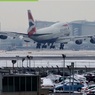 На видео сняли почти вертикальную посадку пассажирского самолета во время шторма в Лондоне