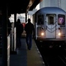 Десятки человек пострадали в результате аварии в метро Нью-Йорка