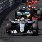 Формула-1: Механики Ред Була подарили Хэмилтону победу в Монако
