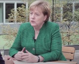 Меркель по телефону настоятельно призвала Путина отвести войска от границы с Украиной
