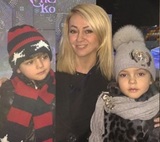 Яна Рудковская и Евгений Плющенко воспитывают малышей Киркоровых (ВИДЕО)