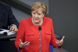 Меркель призвала не допустить торговой войны США и ЕС из-за пошлин