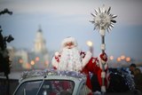 Деды Морозы у метро в Москве будут раздавать леденцы бесплатно