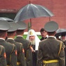 Больше всего россияне доверяют армии и церкви и не любят Госдуму
