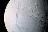 На спутнике Плутона мог существовать теплый подземный океан