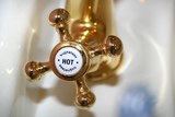 Роспотребнадзор: Минздрав разрешил снижение температуры горячей воды в жилых дома