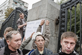 Протестующих против войны забрали с улиц Москвы в полицию (ФОТО)