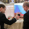 После спуска в Сочи Путин и Медведев согрелись глинтвейном (ФОТО)