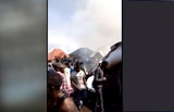 В Конго пассажирский самолет рухнул на жилые дома