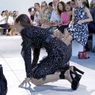 Конфуз Беллы Хадид на Неделе выской моды в Нью-Йорке стал сенсацией