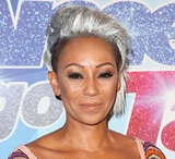 Бывшая участница "Spice Girls" устроила скандал с обливанием водой в прямом эфире