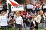 На площади Независимости в Минске собрались сотни тысяч человек