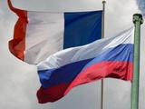 У посольства Франции в Москве началась акция солидарности