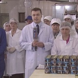 Работникам рыбокомбингата на Шокотане директор выдал по 20 тысяч рублей