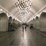 В Москве пассажир метро упал под поезд на станции "Менделеевская"