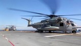 Военный вертолет в США распугал отдыхающих на калифорнийском пляже