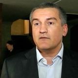 Аксенов просит отменить «кадровый десант» чиновников из Москвы