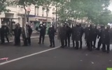Во Франции полиция разогнала митингующих водомётами и светошумовыми гранатами
