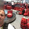 Путаница с красными сумками британской сборной в аэропорту стала предметом шуток