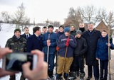 В Сети раскритиковали фото Порошенко с деревенскими детьми