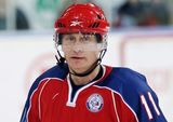 Путин вышел на лед, чтобы сразиться со звездами хоккея