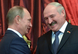 Лукашенко подарил Путину на Новый год сало с картошкой