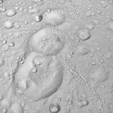 "Кассини" нашел снеговика на северном полюсе спутника Сатурна