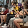 В Петербурге вводят QR-коды, а в Москве начинают штрафовать за неправильно надетые маски