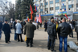 Активисты Луганска ворвались в опустевшую Обладминистрацию
