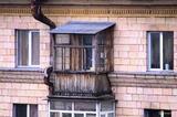На Урале молодая мать упала с балкона