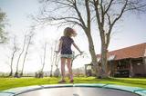 Учёные: прыжки на батуте приводят к тяжёлым травмам у детей