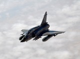 Истребитель ВВС Франции случайно сбросил бомбу на завод
