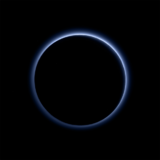 Зонд New Horizons сфотографировал голубое небо над Плутоном