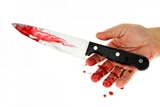 Случайный медик спас женщину, получившую 30 ударов ножом от своего мужа